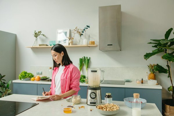 What innovative kitchen gadgets can help reduce cooking time for busy professionals?